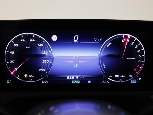 Mercedes-Benz A-KLASSE 250 e Luxury Line | Trekhaak | Draadloos oplaadsysteem voor mobiele eindapparaten | Dodehoekassistent | Extra USB-poorten | Parkeerpakket met achteruitrijcamera | Sfeerverlichting |