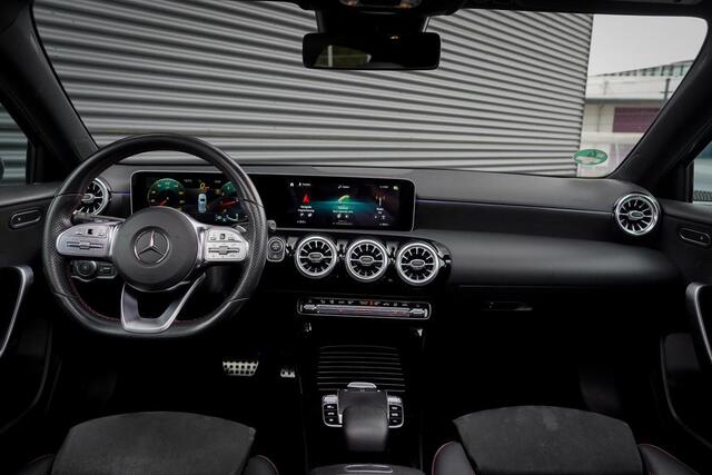 Mercedes-Benz A-KLASSE 200 Business Solution AMG / Pano / Stoelverwarming