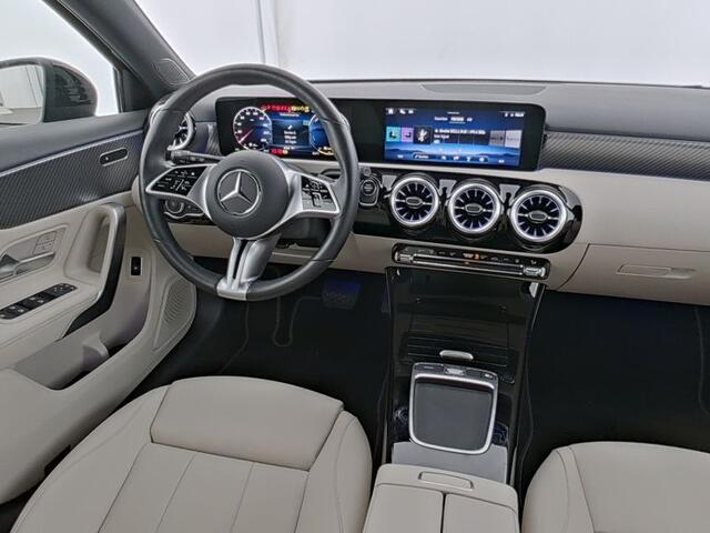 Mercedes-Benz A-KLASSE 250 e Night Plug-In Hybride Progressive Line Advanced Plus | Night Pakket | Trekhaak | Dodehoek Assist | 360°-Camera | Panorama Schuif-Kanteldak. Inclusief 24 maanden MB Certified garantie voor Europa.