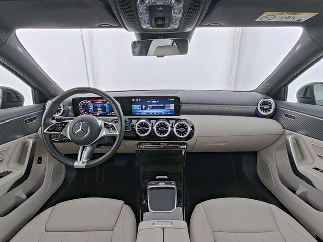 Mercedes-Benz A-KLASSE 250 e Night Plug-In Hybride Progressive Line Advanced Plus | Night Pakket | Trekhaak | Dodehoek Assist | 360°-Camera | Panorama Schuif-Kanteldak. Inclusief 24 maanden MB Certified garantie voor Europa.