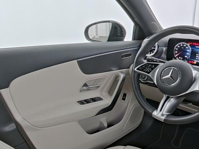 Mercedes-Benz A-KLASSE 250 e Night Plug-In Hybride Progressive Line Advanced Plus | Night Pakket | Trekhaak | Dodehoek Assist | 360°-Camera | Panorama Schuif-Kanteldak. Inclusief 24 maanden MB Certified garantie voor Europa.