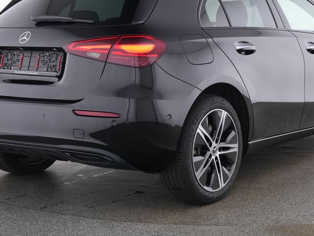 Mercedes-Benz A-KLASSE 250 e Night Plug-In Hybride Progressive Line Advanced Plus | Night Pakket | Trekhaak | Dodehoek Assist | 360°-Camera | Panorama Schuif-Kanteldak. Inclusief 24 maanden MB Certified garantie voor Europa.