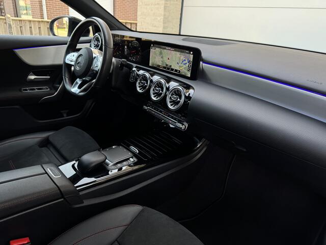 Mercedes-Benz A-KLASSE 180 AMG Aut Panoramadak Nightpakket Widescreen AmbientLight Keyless SportLeder Led Camera Pdc