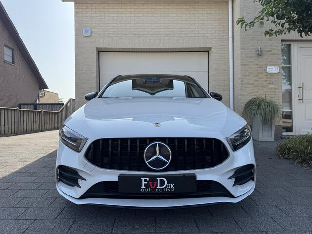 Mercedes-Benz A-KLASSE 180 AMG Aut Panoramadak Nightpakket Widescreen AmbientLight Keyless SportLeder Led Camera Pdc