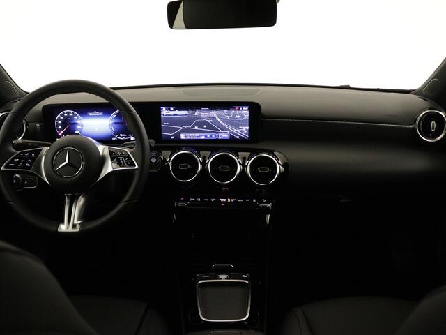 Mercedes-Benz A-KLASSE 250 e Business Line | Verwarmde stoelen vooraan | Extra USB-poorten | Zitcomfortpakket | Achteruitrijcamera | Dodehoekassistent | Spiegelpakket | Parkeerpakket met achteruitrijcamera |