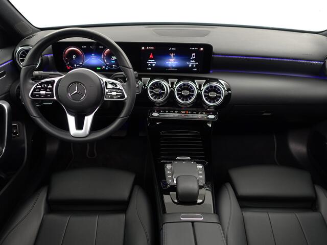 Mercedes-Benz A-KLASSE 250 e AMG Prestige Plus Aut- Panoramadak, 2x Memory, Sfeerverlichting, Carplay, Android Auto, Zitcomfort
