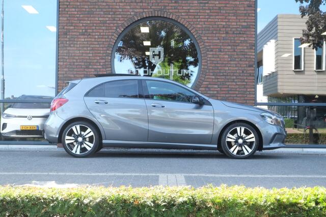 Mercedes-Benz A-KLASSE 180 Prestige Panoramadak, Trekhaak, Dodehoek detectie