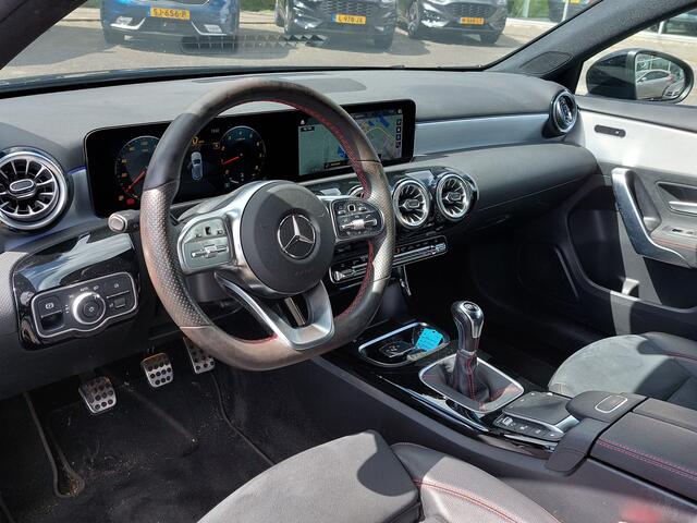 Mercedes-Benz A-KLASSE 180 136pk Business Solution AMG | 1ste Eigenaar | Navi | Clima | Cruise | Led Koplampen | Sfeerverlichting | Rijstrook+Licht+Regensensor | Pdc V+A+Assist+Camera | Privacy Glass | 18''lm