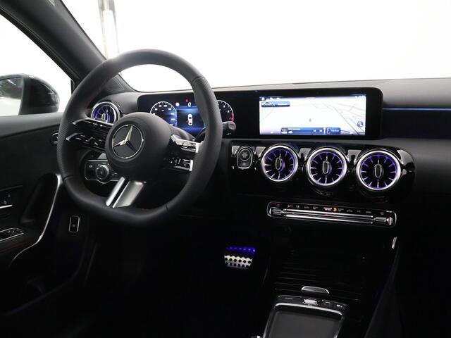 Mercedes-Benz A-KLASSE 180 Limousine Star Edition AMG Line | Panoramadak| Nightpakket | Apple Car Play |18-Inch | Stoelverwarming | Keyless Go | Multibeam LED |
