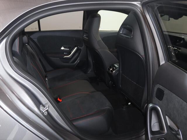 Mercedes-Benz A-KLASSE 180 Star Edition AMG Line | AMG Line Plus | | Panoramaschuifdak | Head-up display | Multibeam LED | Elektrisch voorstoelen met geheugen