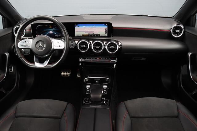 Mercedes-Benz A-KLASSE 200 Business Solution AMG | Panoramadak | Camera | Night Pakket | High Performance Led | Widescreen | Regensensor |