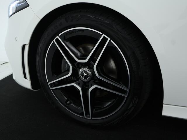 Mercedes-Benz A-KLASSE 180 AMG Limousine | NIGHT pakket | Sfeerverlichting | Spiegel pakket | Parkeer pakket + achter camera Inclusief 24 maanden MB Certified garantie voor Europa.