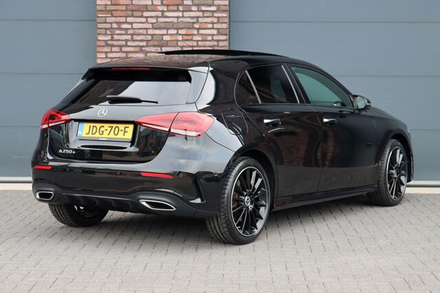 Mercedes-Benz A-KLASSE 250 e AMG Line Aut8 | Distronic+ | Burmester | HUD | Panoramadak | Memory | Surround Camera | Keyless Go | Nightpakket |