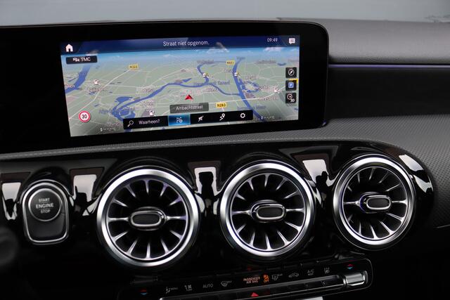 Mercedes-Benz A-KLASSE 250 e AMG Line Aut8 | Distronic+ | Burmester | HUD | Panoramadak | Memory | Surround Camera | Keyless Go | Nightpakket |