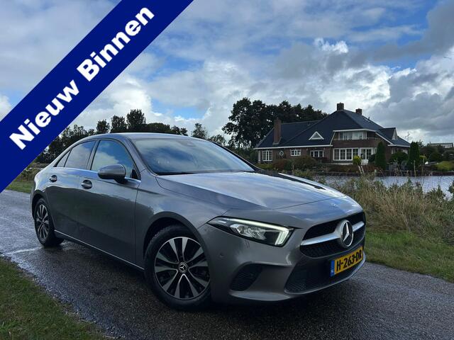 Mercedes-Benz A-KLASSE 200 Business Solution Zwarte Hemel/ Leer/Camera Nieuwstaat!