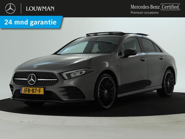 Mercedes-Benz A-KLASSE 250 e Sedan AMG Plug-In Hybride AMG Line | Night Pakket | Panorama Schuif-Kanteldak | 19 Inch AMG Velgen | Sfeerverlichting. Inclusief 24 maanden MB Certified garantie voor Europa.