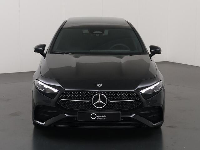 Mercedes-Benz A-KLASSE 180 Business Solution AMG | Premium Plus | Panoramaschuifdak | Nightpakket | 19"Multispaak AMG velgen | Stoelverwarming | 360° camera | Head-up display |