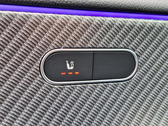 Mercedes-Benz A-KLASSE 180 Star Edition Luxury | Night Pakket | Achteruitrijcamera | Sfeerverlichting | Dodehoekassistent | Stoelverwarming | Parkeersensoren | Keyless-GO | Elektrisch Inklapbare Buitenspiegels