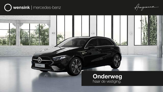 Mercedes-Benz A-KLASSE 250e Business Solution Luxury | Panoramaschuifdak | 18 inch velgen | Driving Assistance Package | Achteruitrijcamera | Dodehoekassistent |