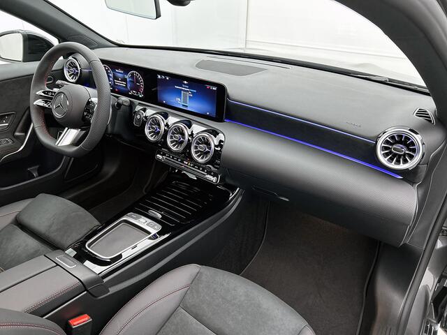 Mercedes-Benz A-KLASSE 250 e Business Solution AMG | Trekhaak | Nightpakket | Multibeam LED | Stoelverwarming voor | Panoramaschuifdak | Smartphone-integratie |