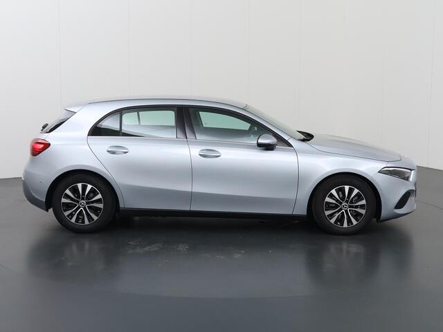 Mercedes-Benz A-KLASSE 180 Star Edition | Thermotronic | Trekhaak | Apple Carplay | Stoelverwarming | Widescreen |