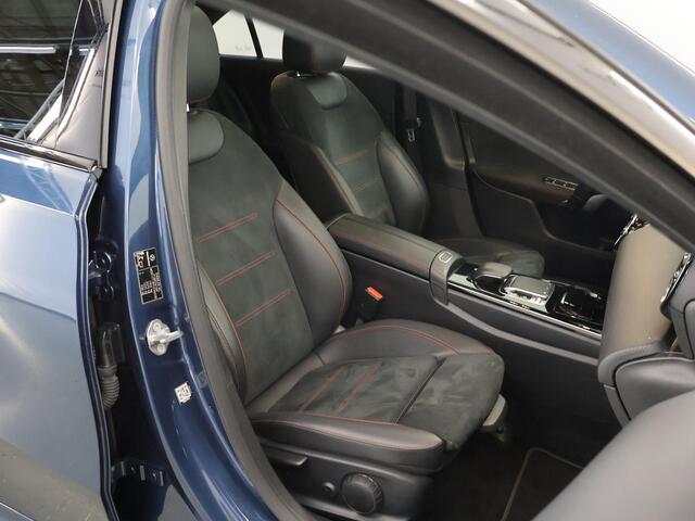 Mercedes-Benz A-KLASSE 180 Business Solution AMG | Night | Panoramadak | Stoelverwarming | Widescreen | Sfeerverlichting |