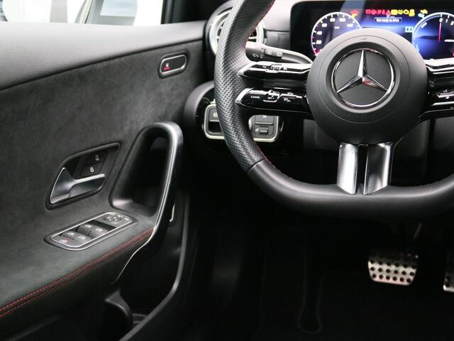 Mercedes-Benz A-KLASSE 250 e Star Edition AMG Plug-In Hybride AMG Line | Sfeerverlichting |Achteruitrijcamera | Apple CarPlay, Inclusief 24 maanden MB Certified garantie voor Europa.
