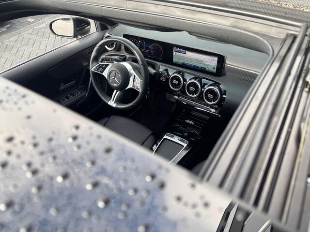 Mercedes-Benz A-KLASSE 180 Star Edition Pano Camera