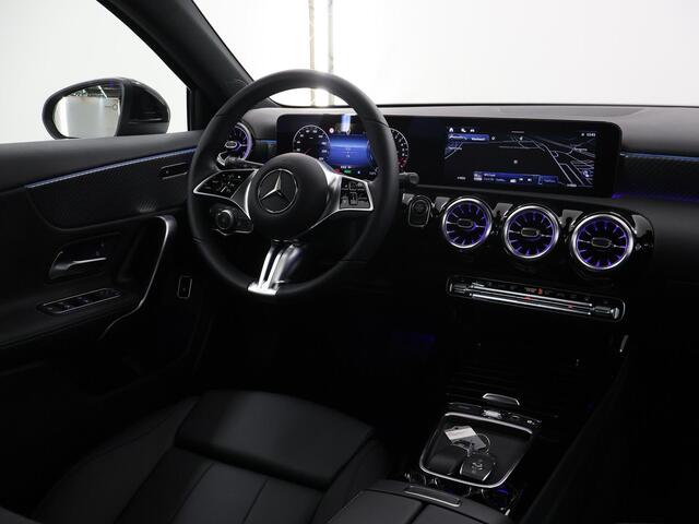 Mercedes-Benz A-KLASSE 250e Star Edition Luxury Line | Panoramadak | Keyless Entry | Trekhaak | LED-koplampen | Achteruitrijcamera |