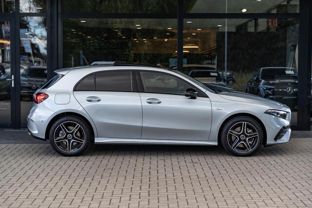 Mercedes-Benz A-KLASSE 250e Business Solution AMG | Panoramaschuifdak | Night pakket | Achteruitrijcamera | Stoelverwarming | MULTIBEAM LED |