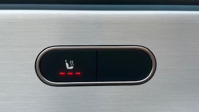 Mercedes-Benz A-KLASSE 200 AMG-LINE NAVIGATIE WIDESCREEN, APPLE CARPLAY, DAB RADIO, LEER, STOELVERWARMING, AMBIËNTEVERLICHTING, ELEC. PANORAMADAK, DISTRONIC, DODEHOEK+SPOORASSIST, PARKEERHULP V/A, ACHTERUITRIJCAMERA, LED LICHT, 19"AMG-VELGEN, ENZ. ENZ. FULL OPTIONS!!