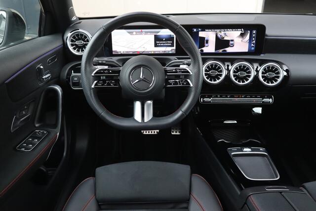 Mercedes-Benz A-KLASSE 180 AMG Line NL-Auto!! Burmester I HUD I Stuurverwarming