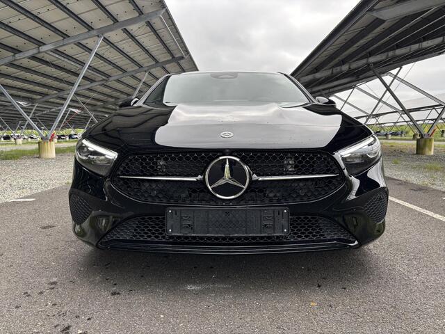 Mercedes-Benz A-KLASSE 180 Star Edition Luxury Line | Night | Distronic | Dodehoek assistent | Apple Carplay | Sfeerverlichting |