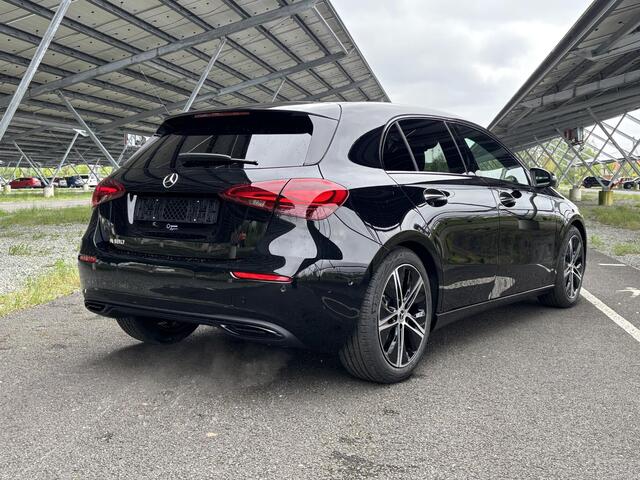 Mercedes-Benz A-KLASSE 180 Star Edition Luxury Line | Night | Distronic | Dodehoek assistent | Apple Carplay | Sfeerverlichting |