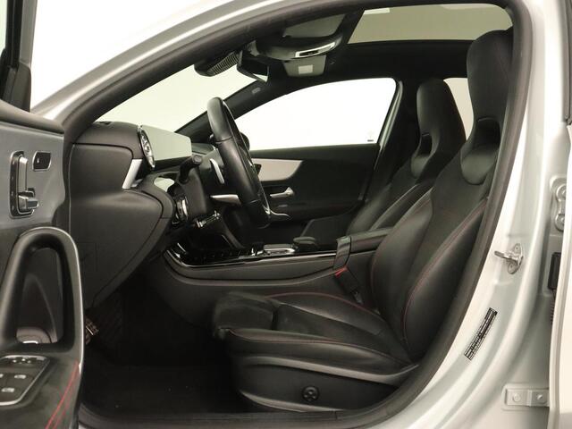 Mercedes-Benz A-KLASSE 250e Business Solution AMG | Panoramadak | Stoelverwarming | Memory | Keyless | Leder/Alcantara | Matrix LED | Side Assist | Sfeerverlichting | Widescreen | PHEV | Plug In