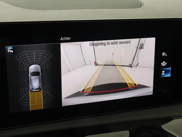Mercedes-Benz A-KLASSE 250e Business Solution AMG | Panoramadak | Stoelverwarming | Memory | Keyless | Leder/Alcantara | Matrix LED | Side Assist | Sfeerverlichting | Widescreen | PHEV | Plug In