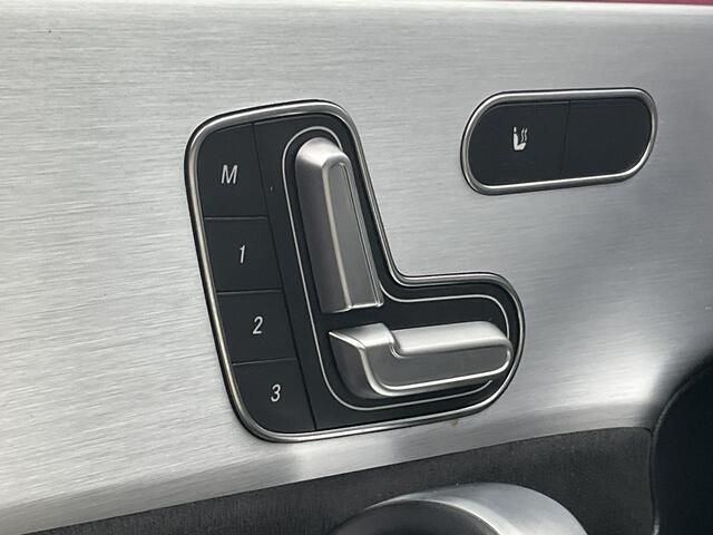 Mercedes-Benz A-KLASSE 180 Business Solution AMG Pano Memory Sfeerverl Carplay Led Stoelverw VOL!