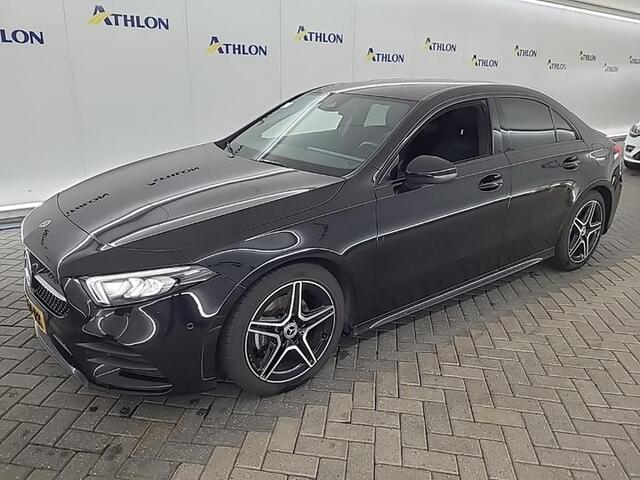Mercedes-Benz A-KLASSE 180 Aut. Business Sol. AMG | Trekhaak | Navi | Camera | Sfeer Verlichting |