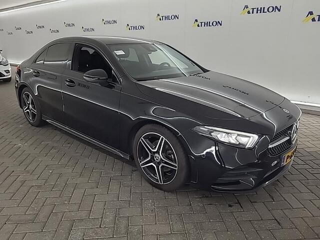 Mercedes-Benz A-KLASSE 180 Aut. Business Sol. AMG | Trekhaak | Navi | Camera | Sfeer Verlichting |