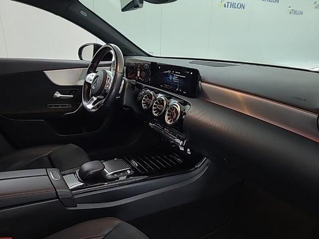 Mercedes-Benz A-KLASSE 180 Aut. Business Sol. AMG | Trekhaak | Navi | Camera | Sfeer Verlichting |