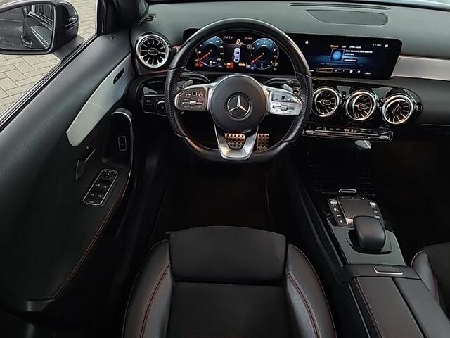 Mercedes-Benz A-KLASSE 180 Aut. Business Sol. AMG | Trekhaak | Navi | Camera | Sfeer Verlichting |