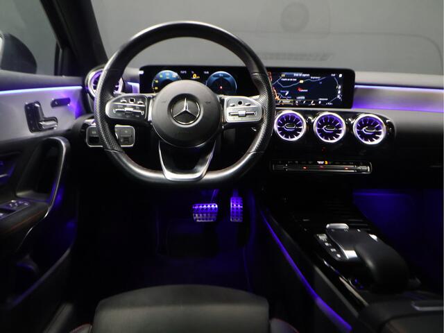 Mercedes-Benz A-KLASSE 180 Business Solution AMG [SCHUIFKANTELDAK, CAMERA, PDC 360, MEMORY SEATS, CRUISE CONTROL, STOELVERWARMING, SFEERVERLICHTING, BLUETOOTH TELEFOON, NIEUWSTAAT]