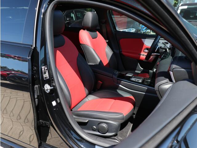 Mercedes-Benz A-KLASSE 180 AMG Line I Panoramadak I Leder I Widescreen