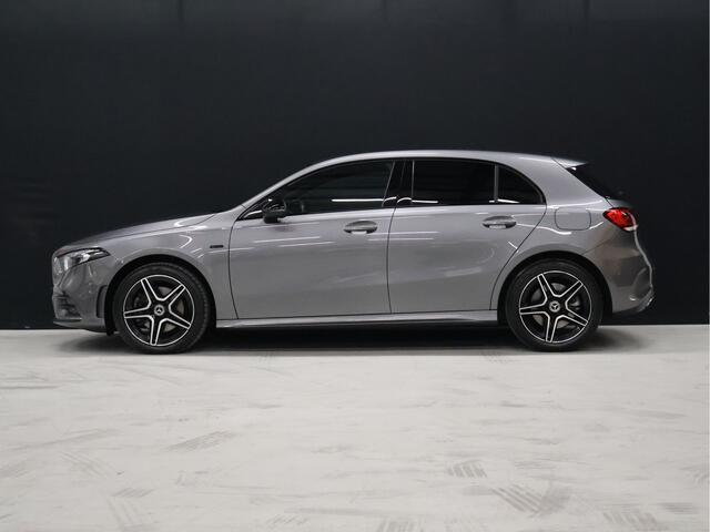 Mercedes-Benz A-KLASSE 250 e Business Solution AMG Limited [TREKHAAK AFNEEMBAAR, CAMERA, SFEERVERLICHTING, STOELVERWARMING, BLUETOOTH, CRUISE, CLIMATE, NIEUWSTAAT]