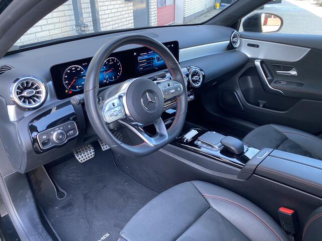 Mercedes-Benz A-KLASSE 180 AMG | Panoramadak | Night Pakket