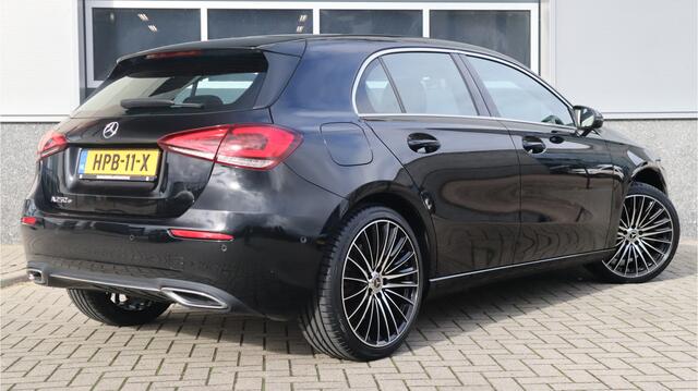 Mercedes-Benz A-KLASSE 250 e Luxury / SOH 93% / 19inch / Sfeer verlichting / Widescreen / Camera / Carplay /