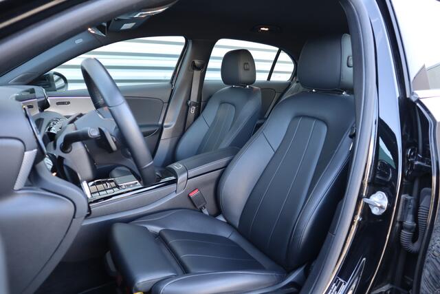 Mercedes-Benz A-KLASSE 250 e Luxury / SOH 93% / 19inch / Sfeer verlichting / Widescreen / Camera / Carplay /