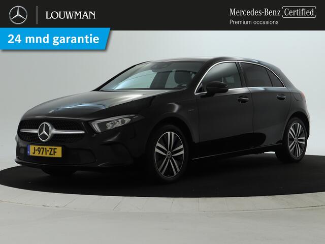 Mercedes-Benz A-KLASSE 250 e Progressive | Parkeerpakket met Camera | Sfeerverlichting | LED | Car Play | Cruise Controle | Inclusief 24 maanden Mercedes-Benz Certified garantie voor Europa.