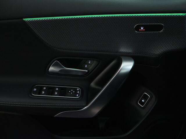 Mercedes-Benz A-KLASSE 250 e Progressive | Parkeerpakket met Camera | Sfeerverlichting | LED | Car Play | Cruise Controle | Inclusief 24 maanden Mercedes-Benz Certified garantie voor Europa.