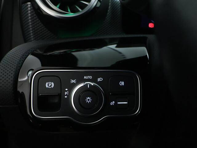 Mercedes-Benz A-KLASSE 250 e Progressive | Parkeerpakket met Camera | Sfeerverlichting | LED | Car Play | Cruise Controle | Inclusief 24 maanden Mercedes-Benz Certified garantie voor Europa.